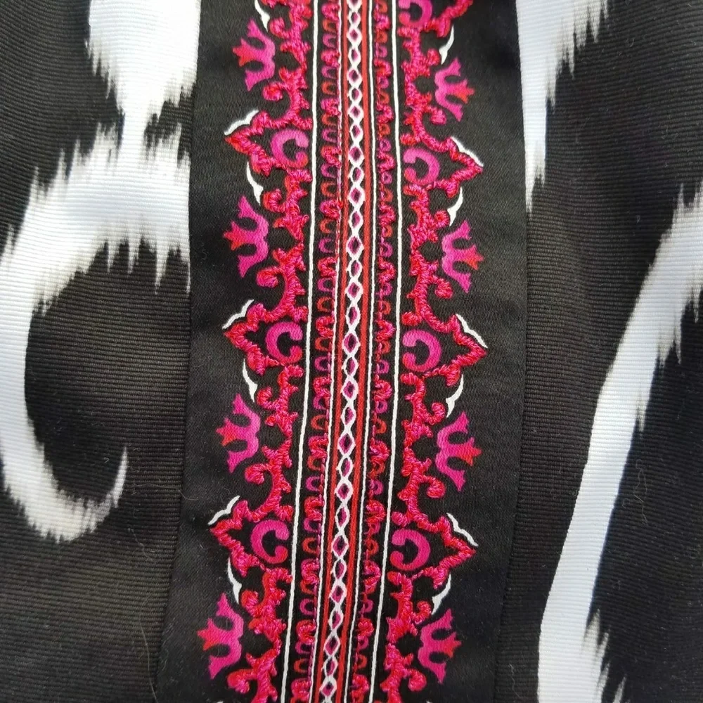 White House Black Market embroidered skirt 10 - Picture 4 of 7